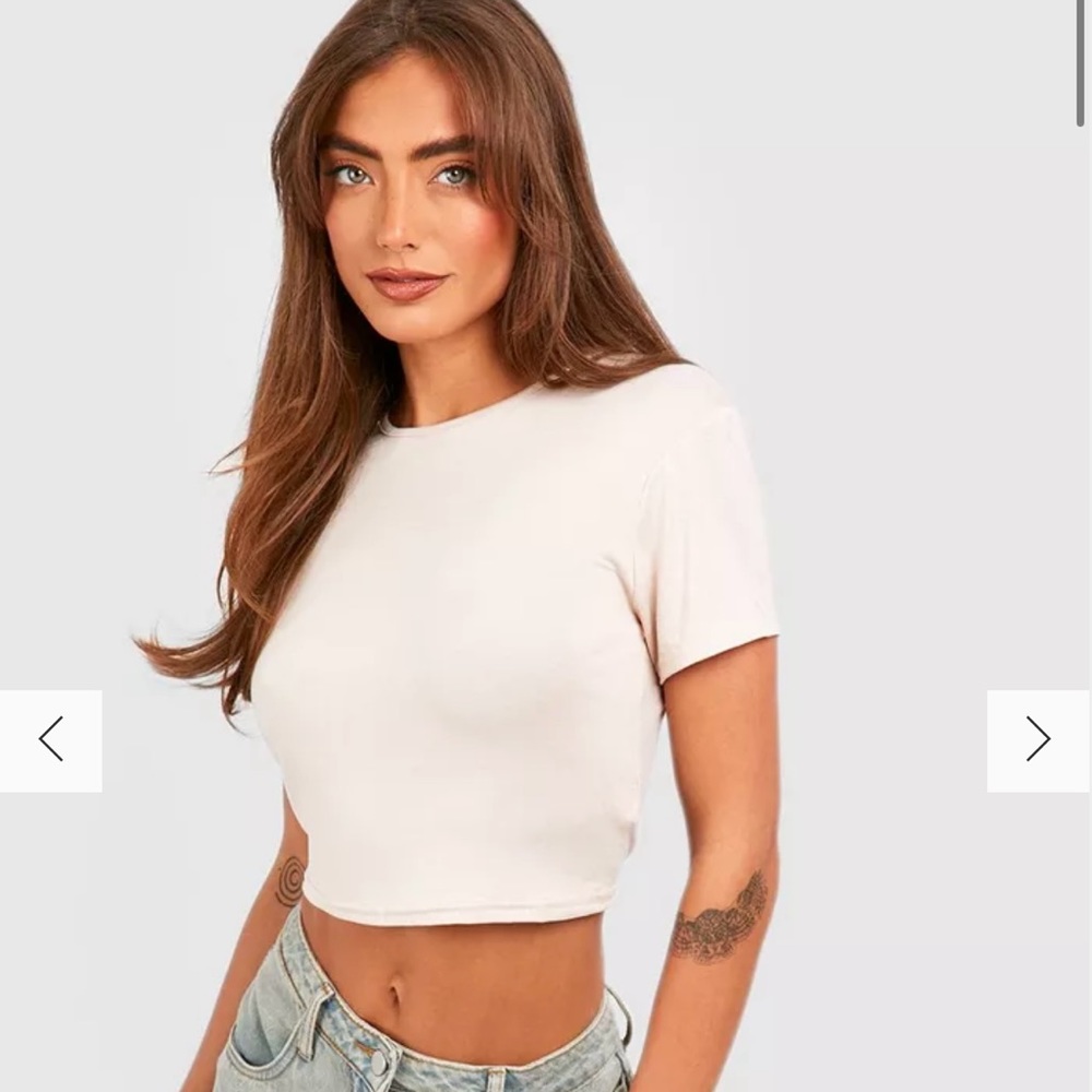 NWT boohoo cropped tee